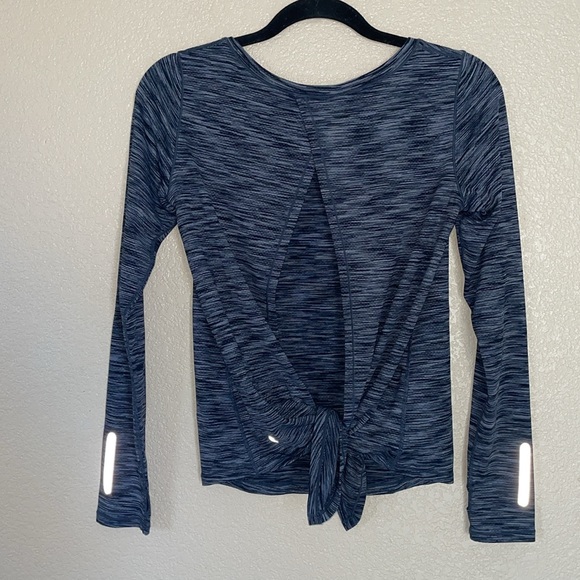 Zyia Active Athletic Top Long Sleeve Open Back - Picture 6 of 7